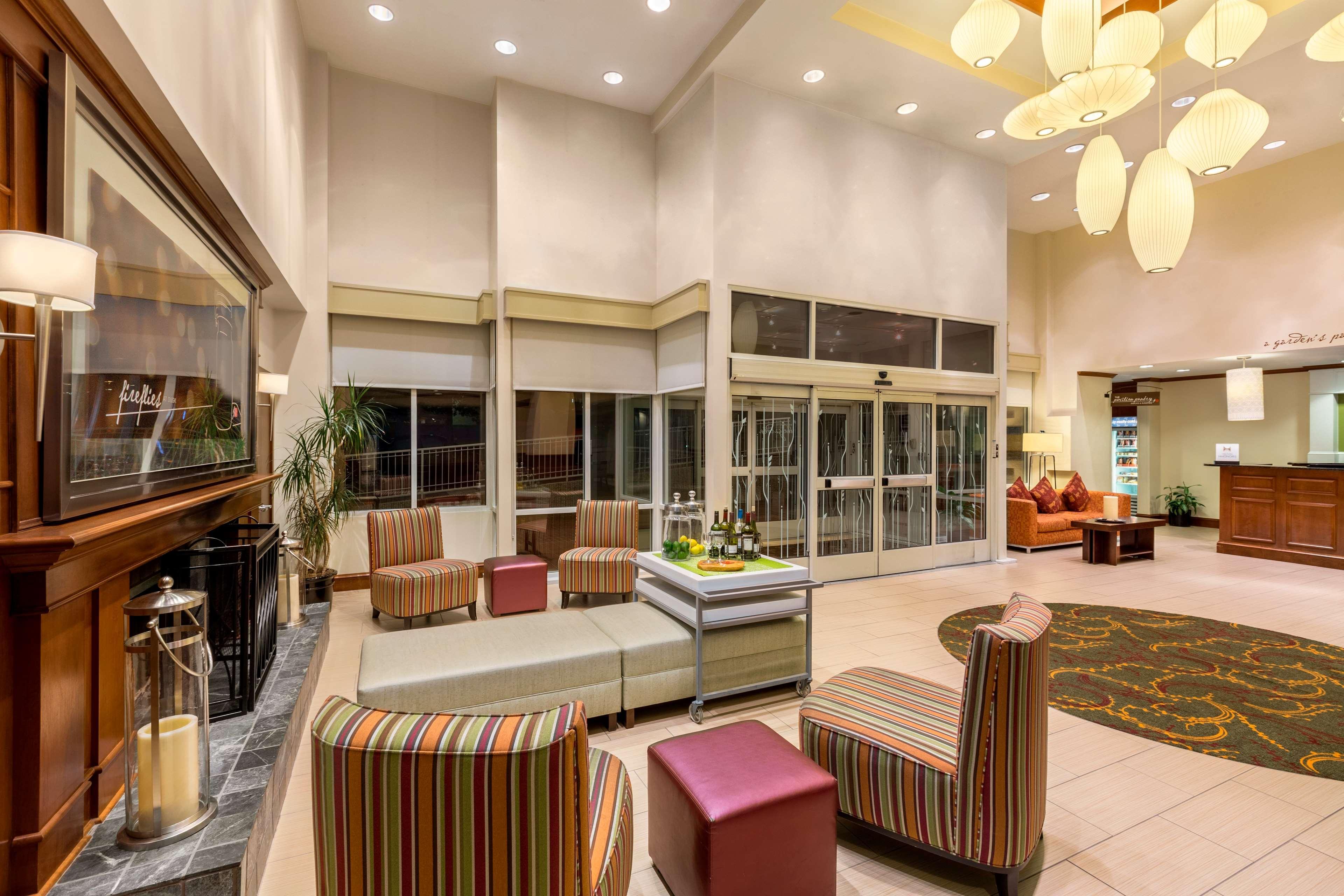 Hilton Garden Inn Arlington/Courthouse Plaza Exterior photo