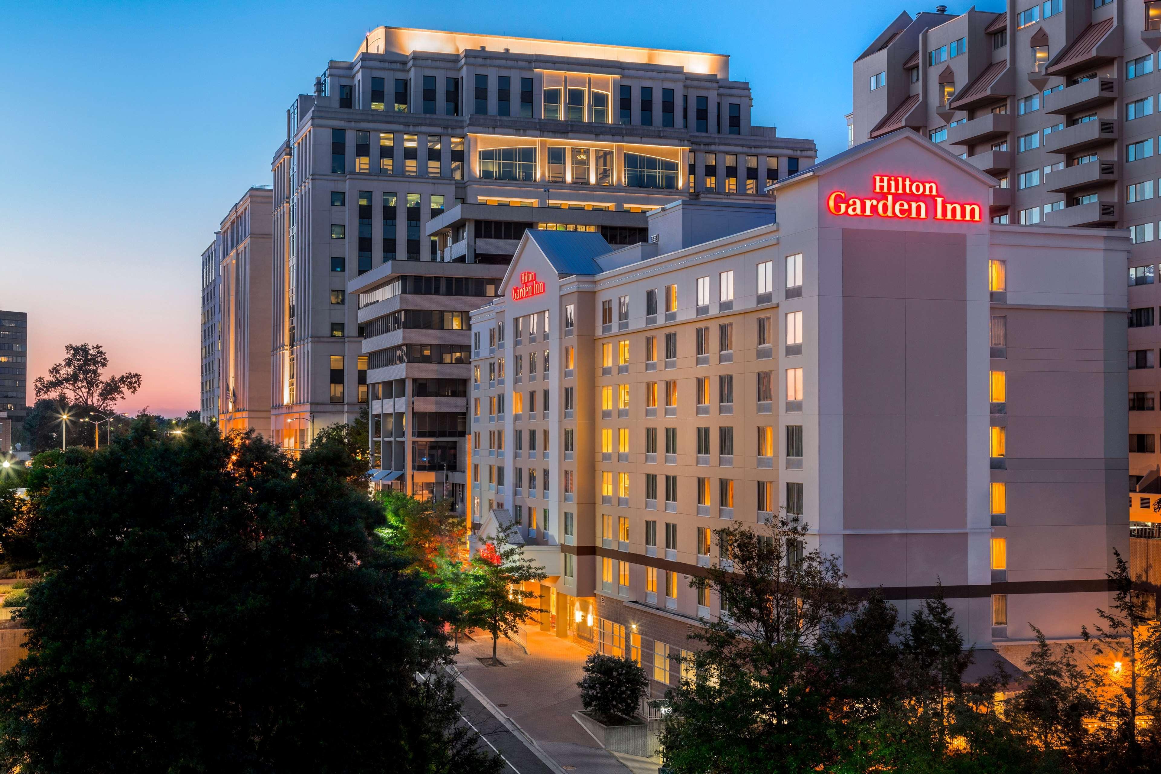 Hilton Garden Inn Arlington/Courthouse Plaza Exterior photo