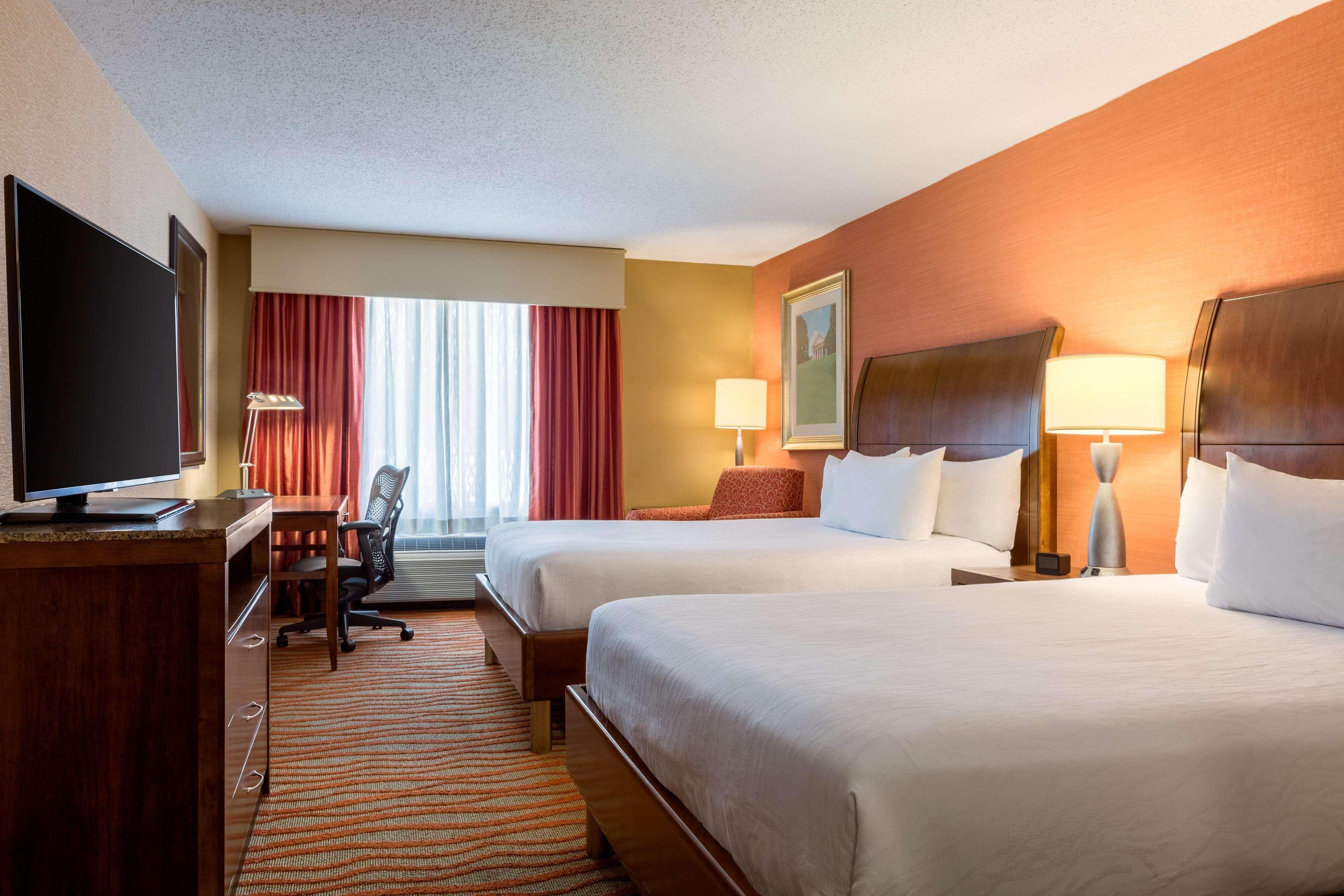 Hilton Garden Inn Arlington/Courthouse Plaza Exterior photo