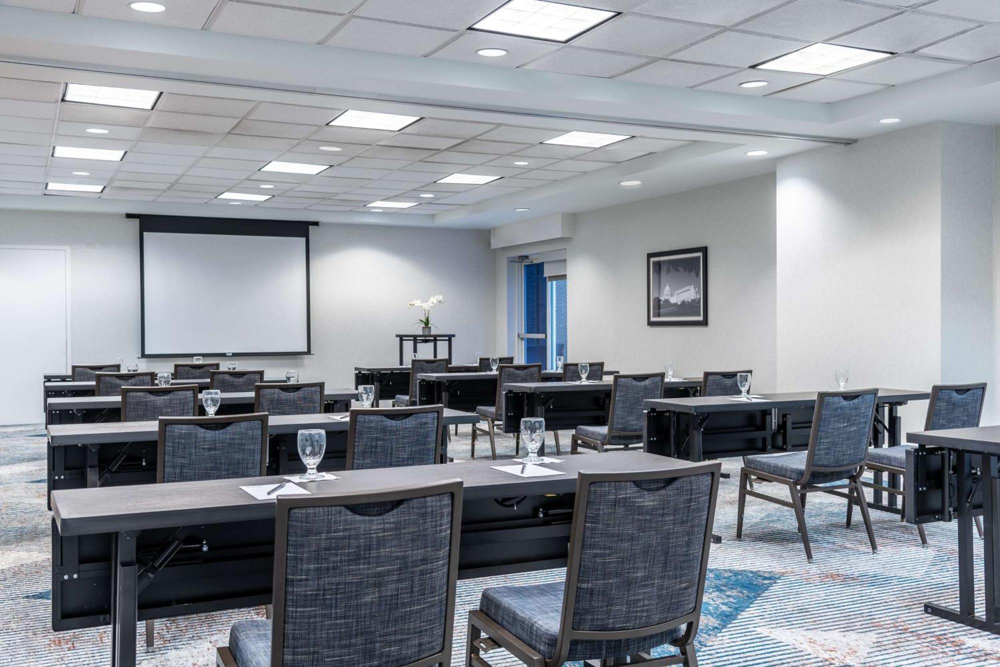 Hilton Garden Inn Arlington/Courthouse Plaza Exterior photo